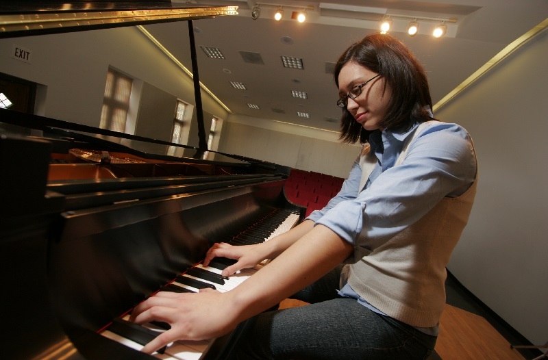René - René ボレロ Music Alum Rene Orth '07 Wins National Award, Continues Wave of
